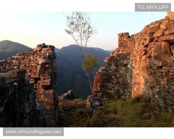 云顶山寨在哪里，关于其地理位置和周边旅游资源的详细介绍
